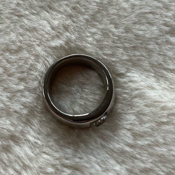 Chunky Silver Tone Statementring with Faux Diamond CZ Jewel - Picture 3 of 3